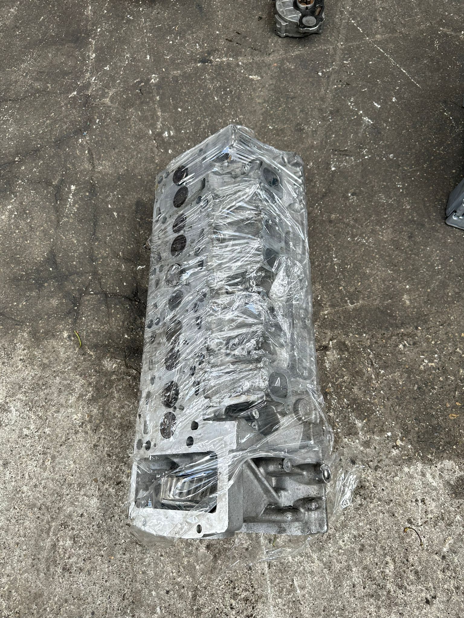 volkswagen transporter t5 2,5 axd motor silindir kapagı  orjinal
