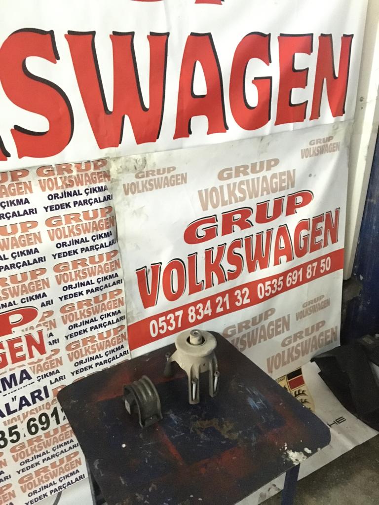 volkswagen transporter t6 t7 2.0 tdı caa motor orjinal çıkma motor kulağı